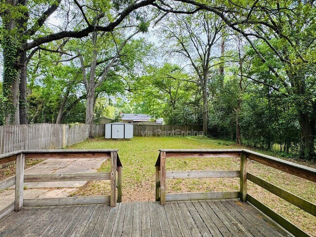 Building Photo - 301 Bradley Dr