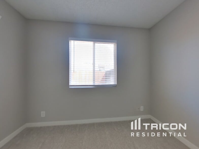 Building Photo - 1373 Hobart Dr