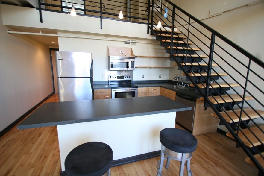 Building Photo - 300 Tijeras Ave NE
