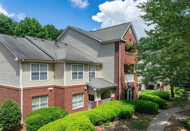 Building Photo - 875 Hank Aaron Dr SW