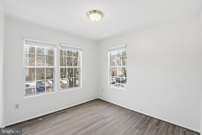 Building Photo - 10718 Kitchener Ct