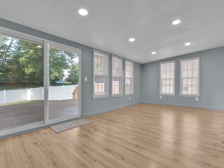 Building Photo - 449 Madrina Ct