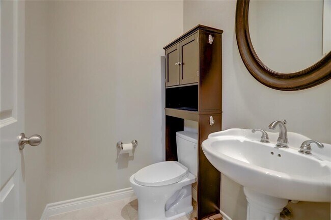 Building Photo - 9133 Creekstone Lake Dr