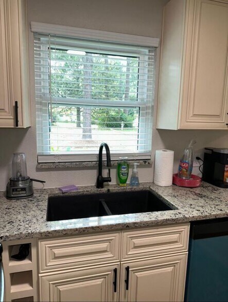 Building Photo - 2116 W Dellview Dr