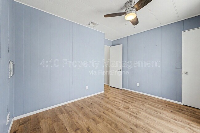 Building Photo - 462 S 80th Pl