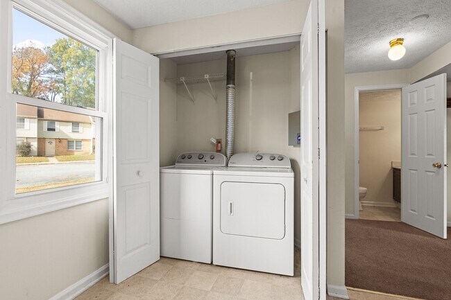 Building Photo - 528 Chanticlar Ct