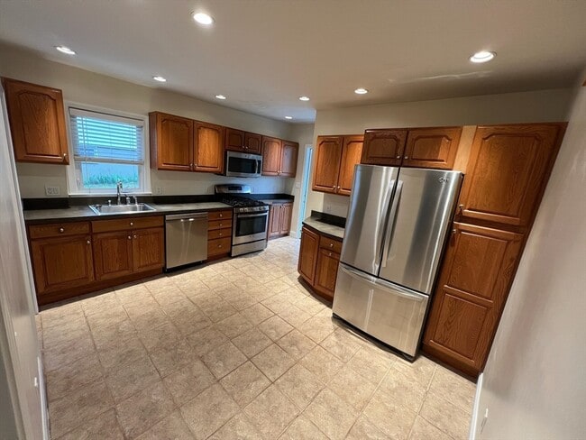 Building Photo - 78 Elson Rd