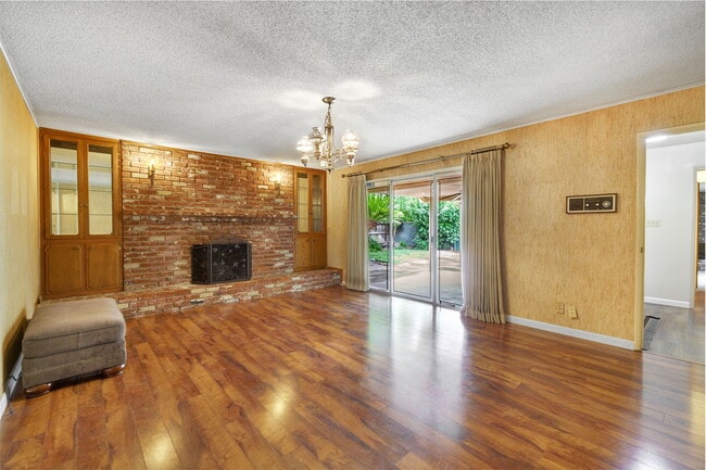 Building Photo - 1564 E Escalon Ave