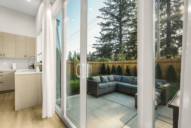 Building Photo - 15206 NE 96th St