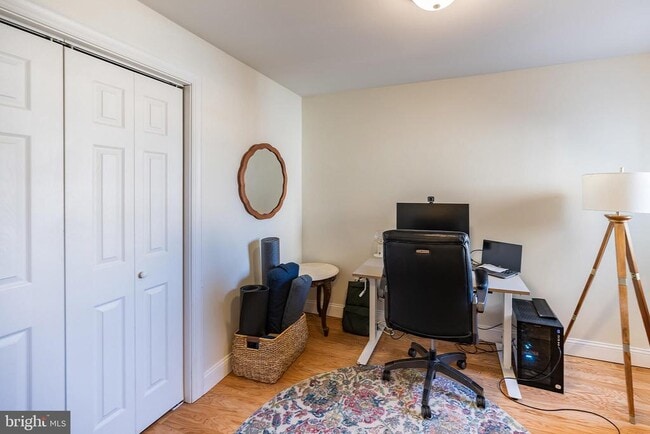 Building Photo - 2978 E Thompson St