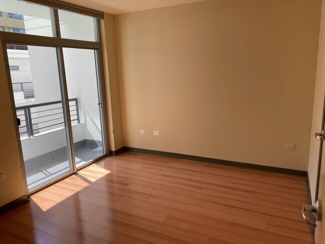 Building Photo - 425 W Beech St