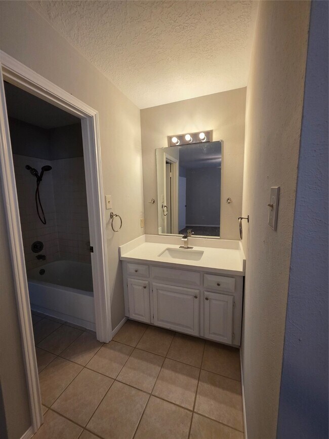 Building Photo - 1969 Country Village Blvd