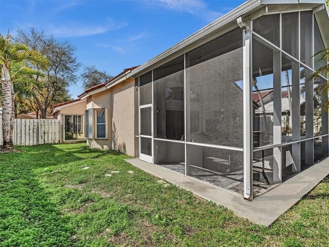 Building Photo - 4962 SW 32nd Way