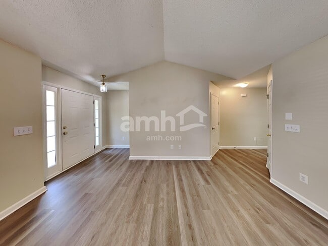 Building Photo - 4440 Grove Dr NW