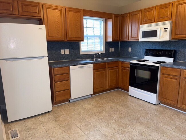 Building Photo - 3 Bedroom, 2 Bathroom House in Winston-Salem!