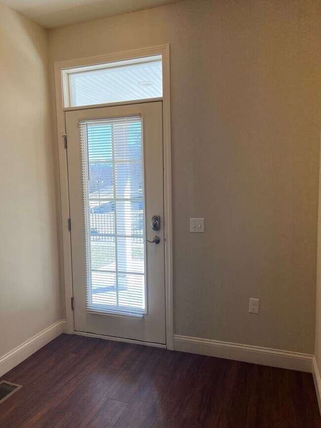 Building Photo - 107 Bayberry Cir