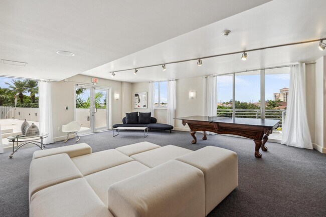 Building Photo - 1551 N Flagler Dr