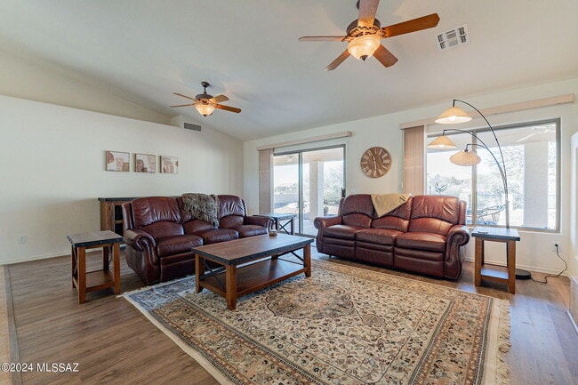 Building Photo - 36500 S Rock Crest Dr