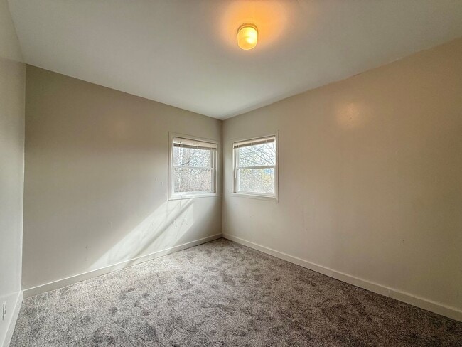 Building Photo - 107 Adams Ave