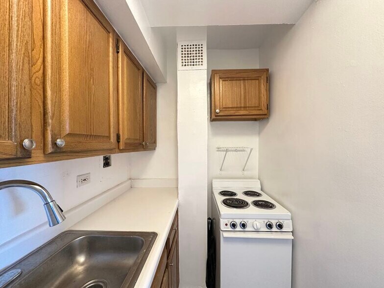 Building Photo - 4180 N Marine Dr