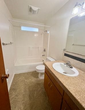 Building Photo - Fall in LOVE with this Queen Anne Two Bedroom with Free Parking! $1985