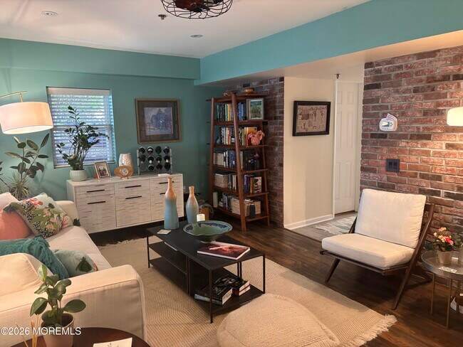 Building Photo - 17 Seaview Ave