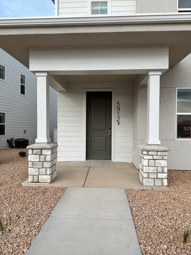 Building Photo - Brand New 3 Bedroom, 2 Car Garage Home In ...