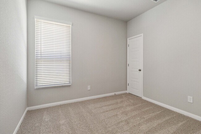 Building Photo - Come and See for Yourself Why Emma Park is the Premiere Luxury Community in Buda.