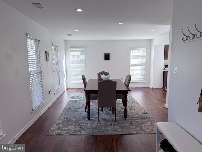 Building Photo - 6610 Cottontail Ct