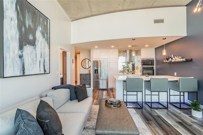 Building Photo - 777 N Ashley Dr