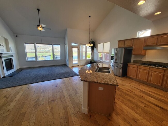 Building Photo - 3300 Dog Leg Dr