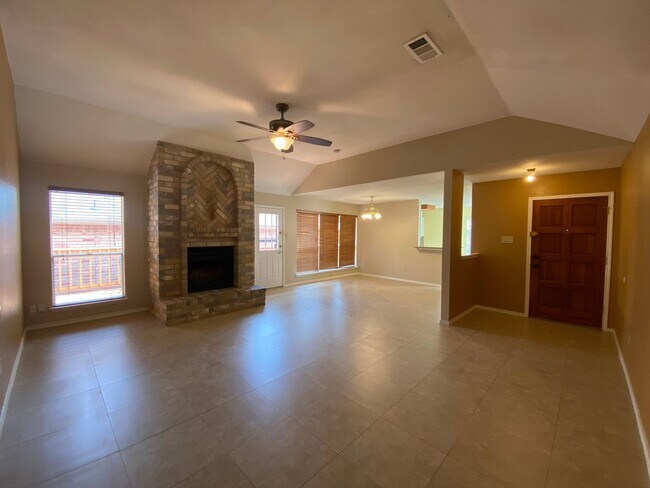 Primary Photo - 3 Bedroom 2 Bath~ Updated Kitchen!
