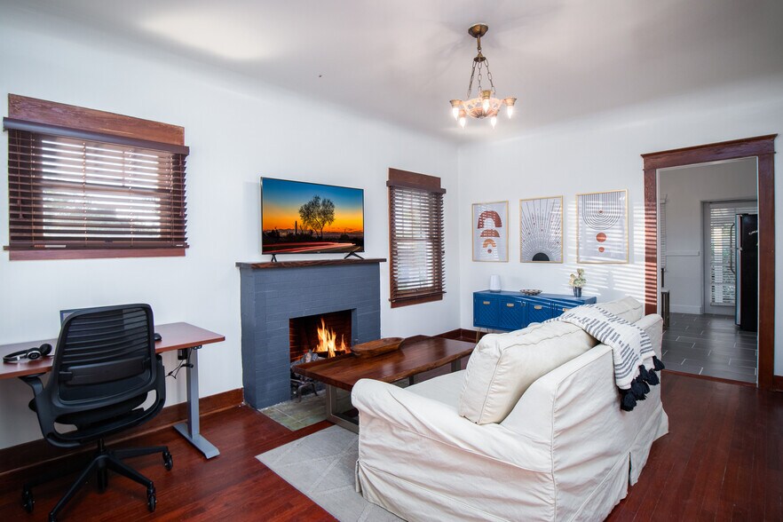 Building Photo - 1102 E Palm Lane