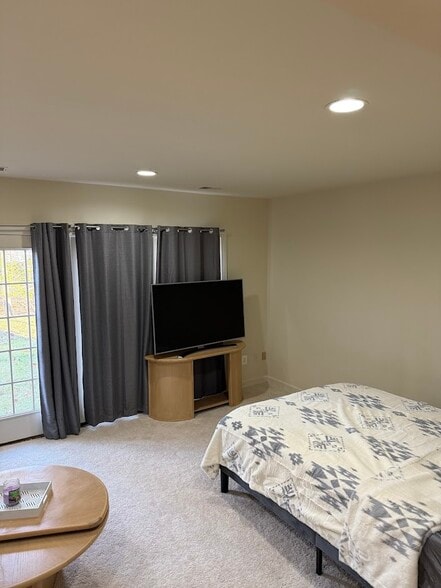 Building Photo - 9211 Point Replete Dr