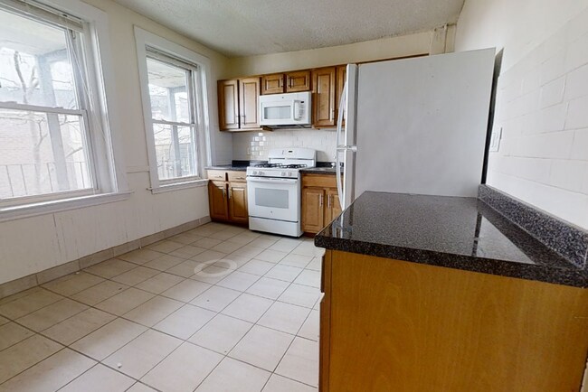 Building Photo - 440 Cambridge St