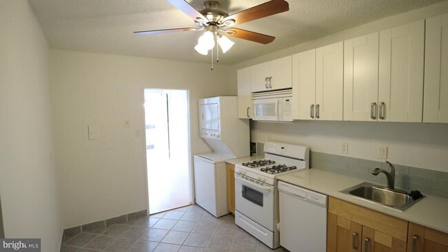 Building Photo - 3705 S George Mason Dr