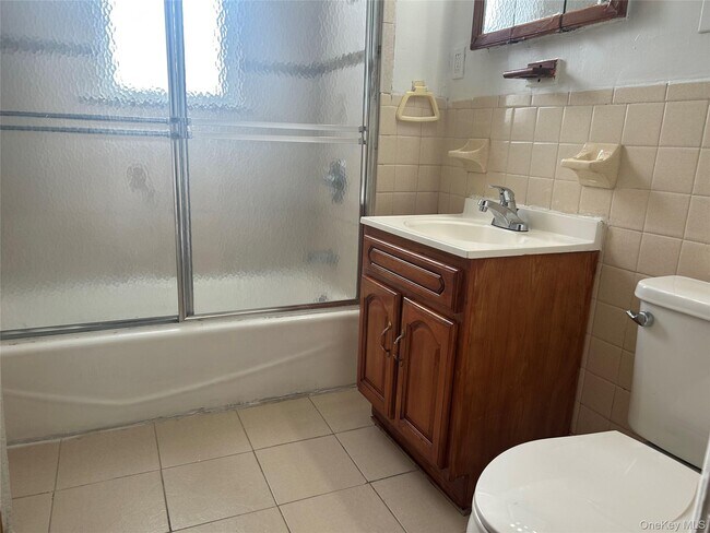 Building Photo - 8 Morris Crescent