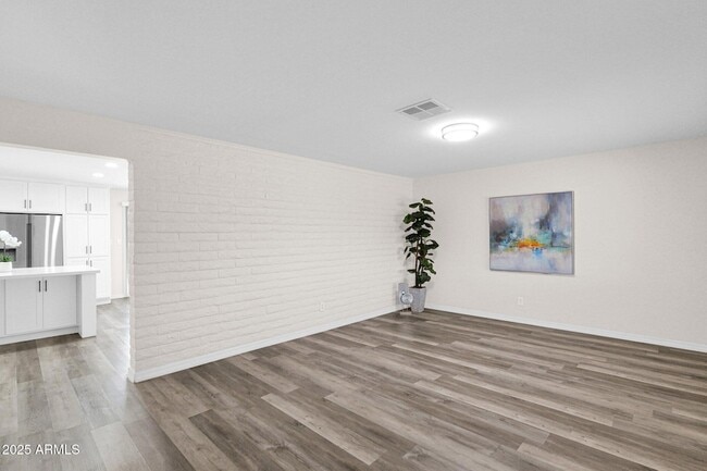 Building Photo - 301 N 87th St