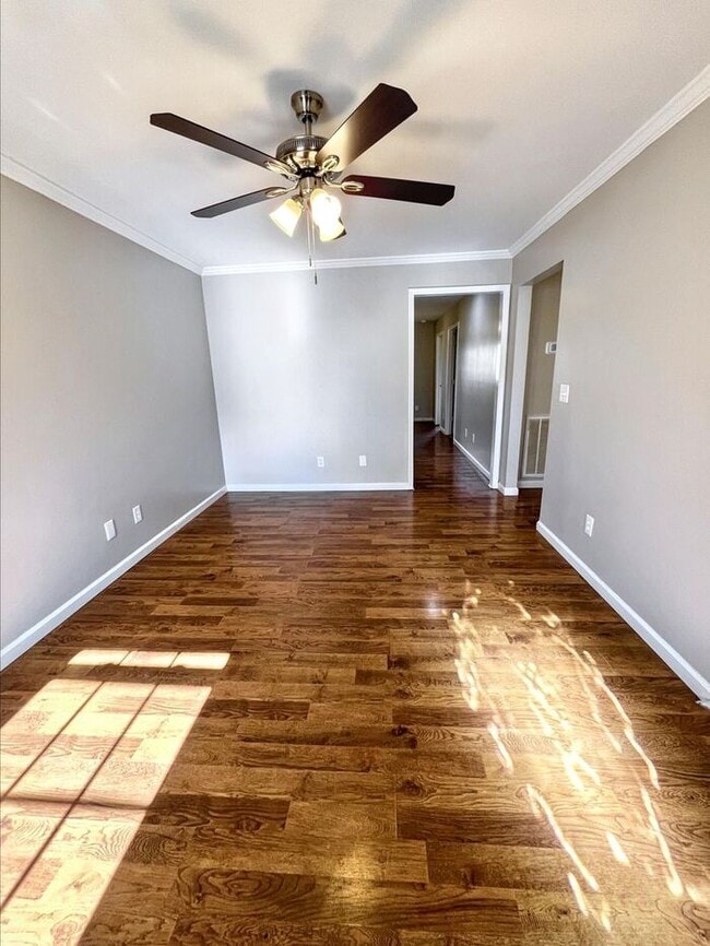 Building Photo - 3-Bedroom Home with Convenient Access to N...