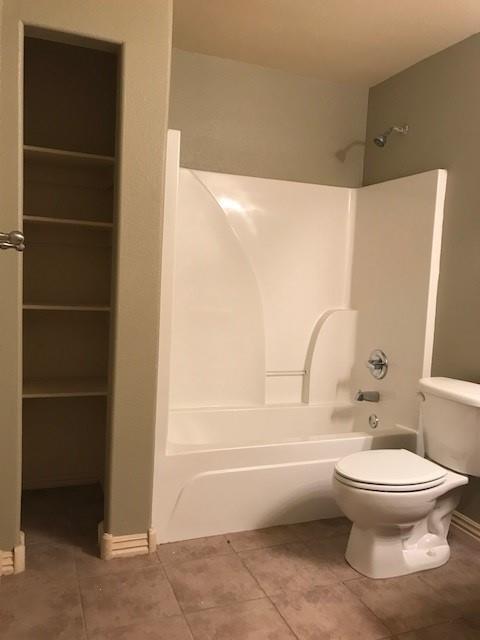 Building Photo - 818 Oakwood Ct