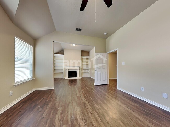 Building Photo - 989 Dogwood Ln