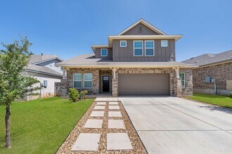 Building Photo - Spacious 4-Bed Oasis with Pool Access & Modern Upgrades in New Braunfels
