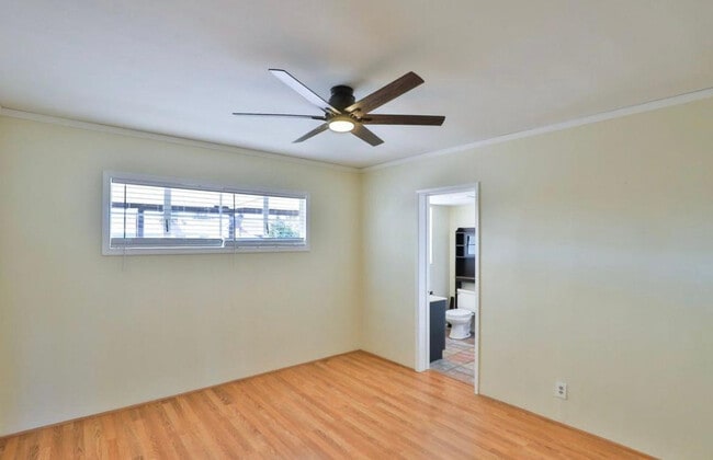 Building Photo - 2421 W Anderson Ave