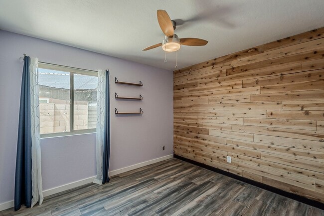 Building Photo - 4 bed, 2 bath home in Peoria