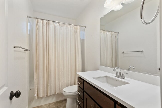 Building Photo - Springlake 3 Bedroom 3 Bathroom House