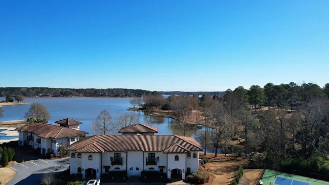 Building Photo - 475 Cuscowilla Dr