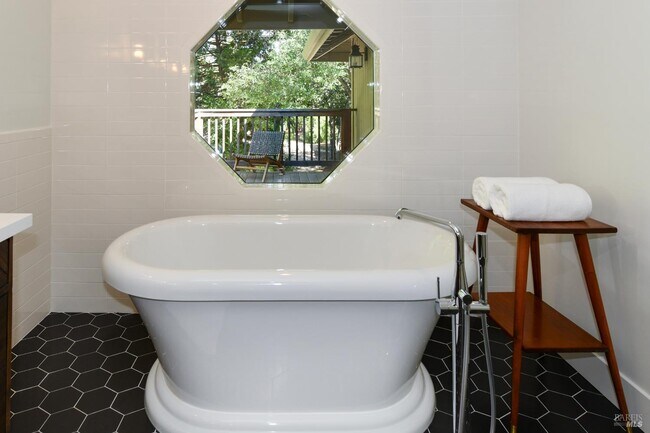 Building Photo - 800 Zinfandel Ln