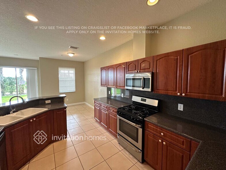 Building Photo - 10469 Galleria St