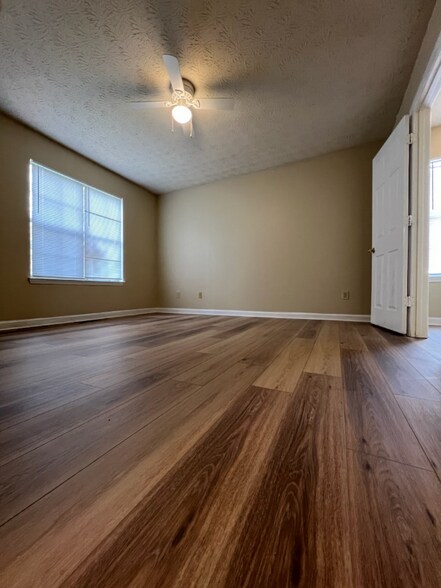 Building Photo - 3824 Meadow Green Ct