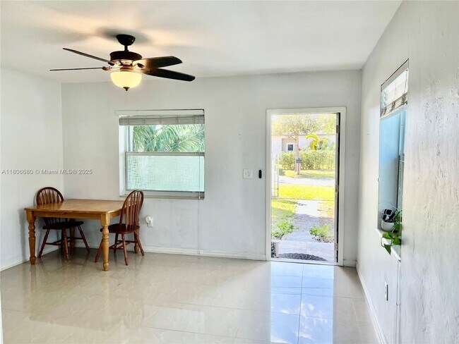 Building Photo - 3135 SW 64th Ave